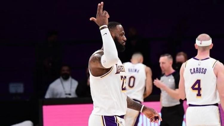 NBA'de günün sonuçları: Lakers, Warriors engelini rahat geçti
