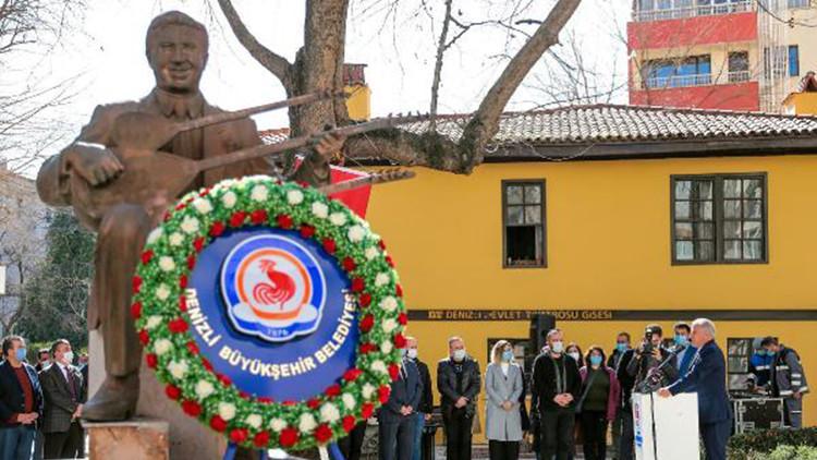 Halk Ozanı Özay Gönlüm, ölümünün 21'nci yılında törenle anıldı
