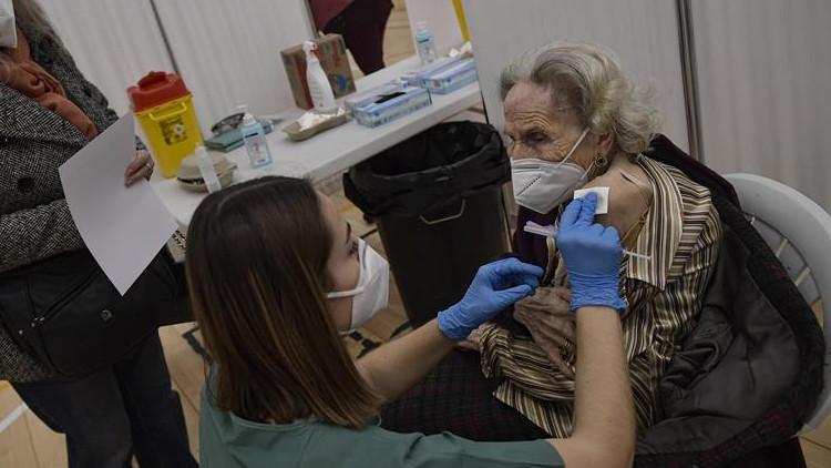 Aşı etkisini gösterdi: İspanya'da bakımevlerindeki Kovid-19 vakası sayısı yüzde 95 azaldı