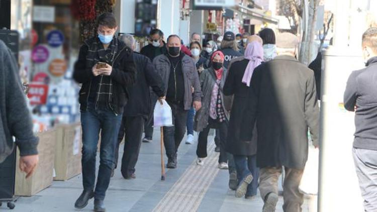 Kırmızı kategorideki Tokat'ta, sokaklardaki yoğunluk dikkat çekiyor