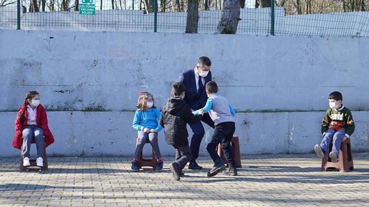 Bakan Selçuk: Salgın tedbirlerine sıkı tutunalım