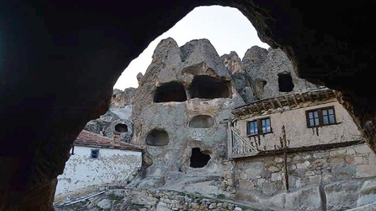 'Frigya'nın kalbi' Ayazini köyündeki mağaralar turistleri cezbediyor