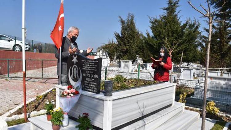 Dünya Kadınlar Günü'nde şehit kızlarının kabrini ziyaret edip, gözyaşı döktüler