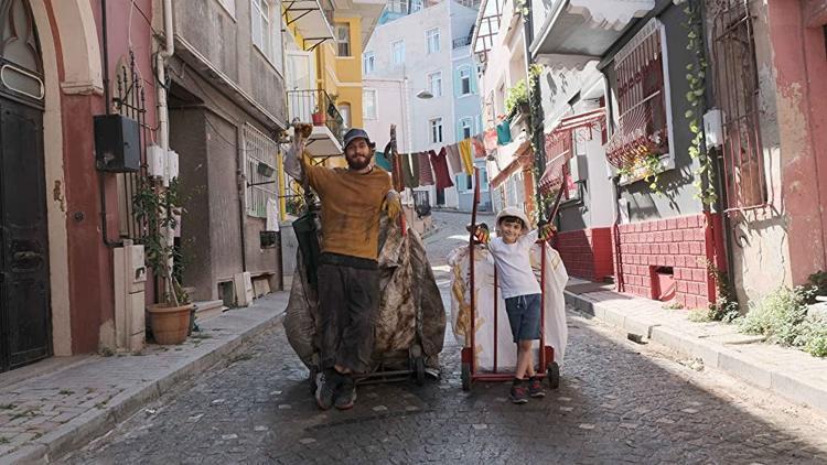 Kağıttan Hayatlar filminin Ali'si Emir Ali Doğrul kimdir, kaç yaşında?