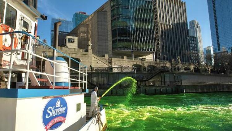 ABD’de Chicago Nehri'nin rengi yeşile döndürüldü