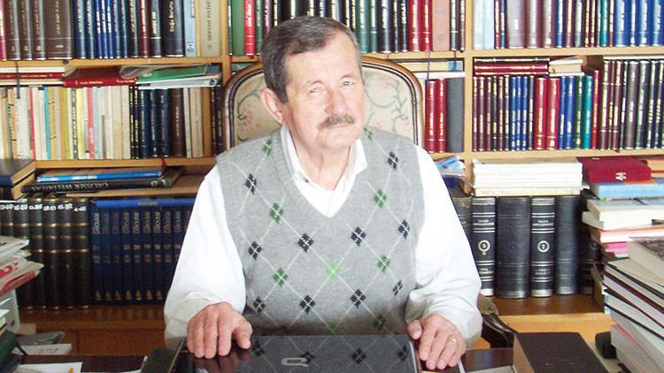 Yazar Erol Toy yaşamını yitirdi