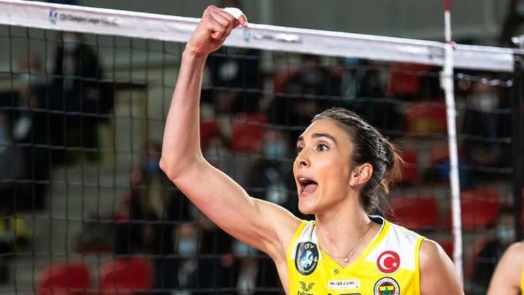 Fenerbahçe oyuncusu Naz Aydemir Akyol'a büyük onur