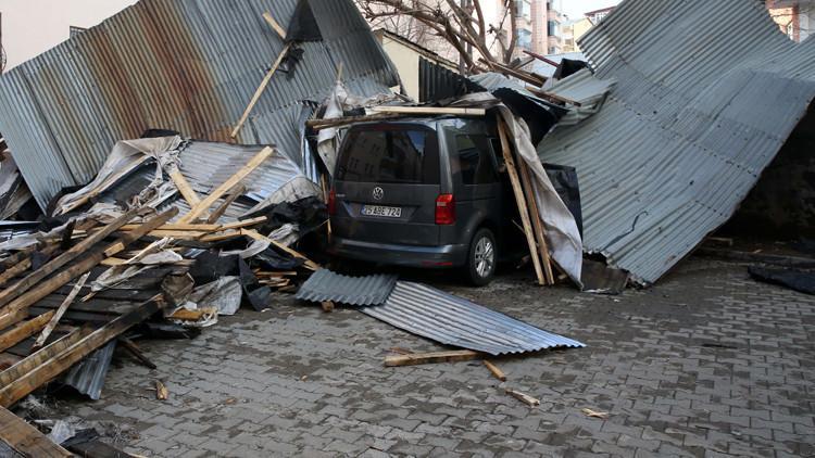 Doğu'da 4 ilde fırtına hayatı olumsuz etkiledi