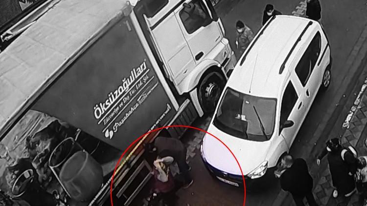 Sultangazi'de okula giderken kamyonun altında kalan küçük çocuk hayatını kaybetti