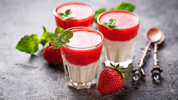 Çilekli Panna Cotta Tarifi