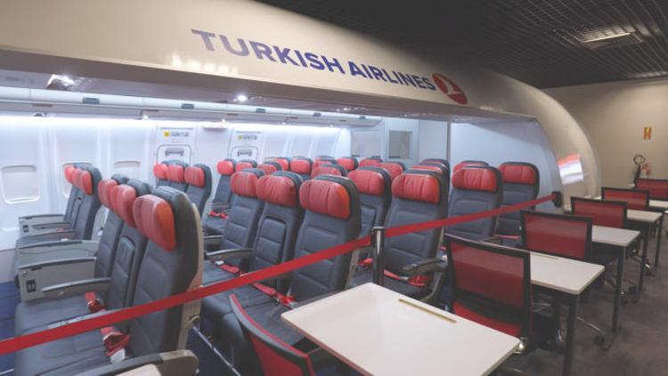 THY kabin ekibini yerli simülatörde eğitiyor
