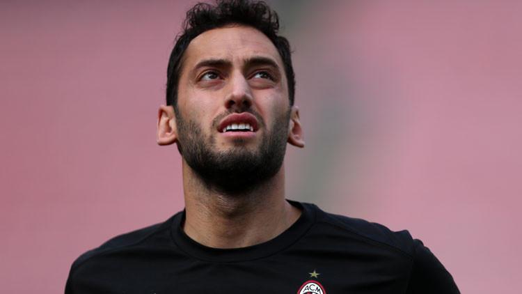 Son dakika: Milan ile anlaşamayan Hakan Çalhanoğlu'na dev talip!