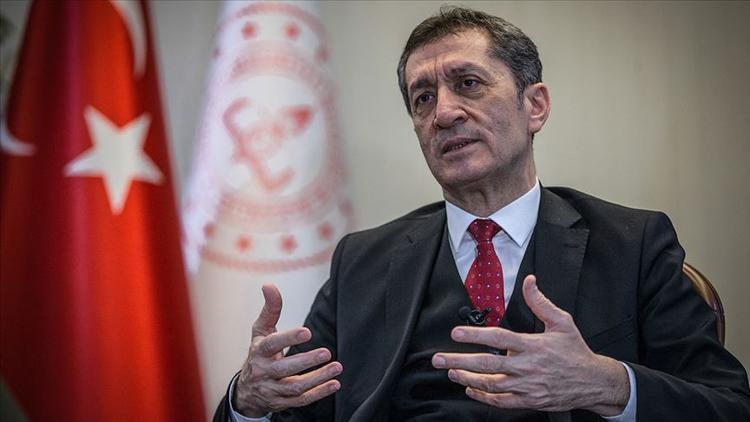 Bakan Selçuk: Geleceğe mektup yazıyoruz