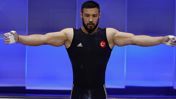 Daniyar İsmasyilov'dan müthiş başarı! Avrupa rekoru kırarak altın madalya kazandı