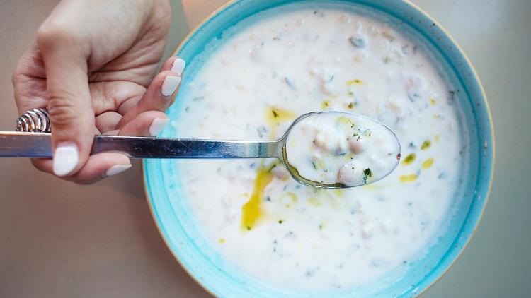 Yoğurtlu dövme çorbası nasıl yapılır? Yoğurtlu dövme çorbası tarifi