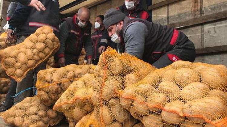 Ücretsiz soğan ve patatesler dağıtılmaya başlandı