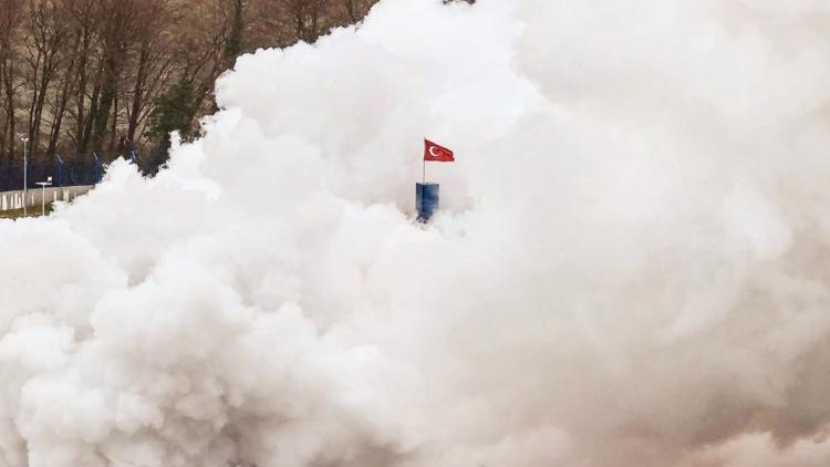 Roket motoru ateşlendi