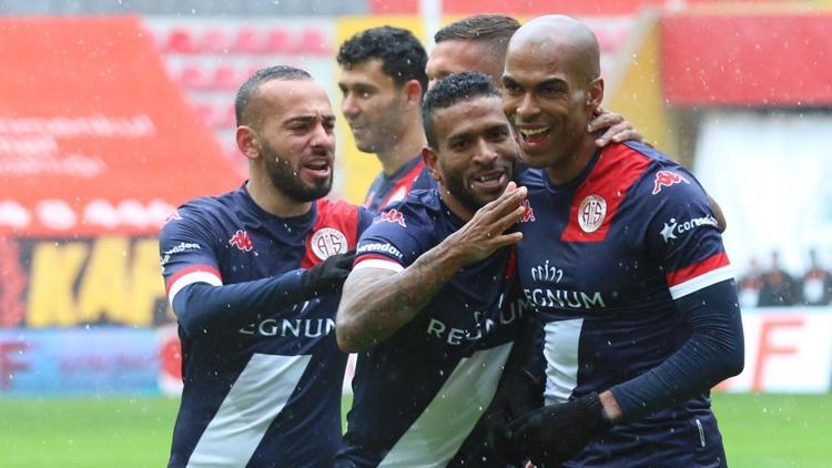 Antalyaspor, Süper Lig'de 13 oyuncudan gol katkısı aldı