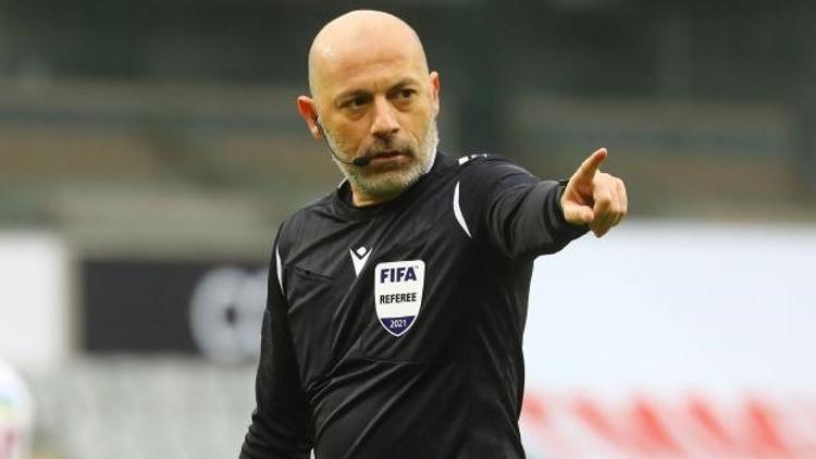 Slavia Prag-Arsenal rövanşı Cüneyt Çakır'ın