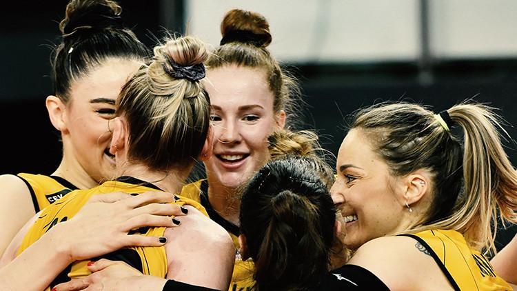 Misli.com Sultanlar Ligi'nde sezonun şampiyonu VakıfBank! Fenerbahçe maçı iptal oldu