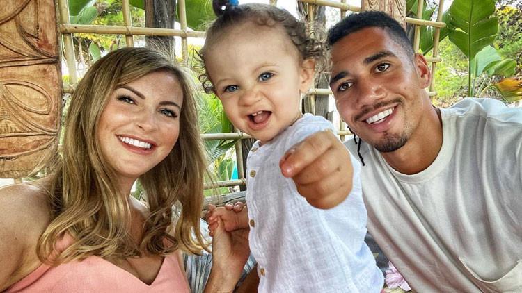 Chris Smalling'e silahlı hırsız saldırısı! Eşi ve çocuğu evdeyken...