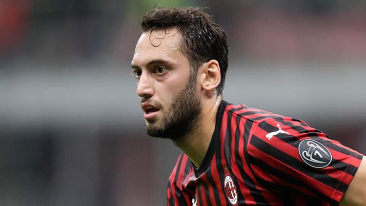 Hakan Çalhanoğlu'na transferde PSG kancası!