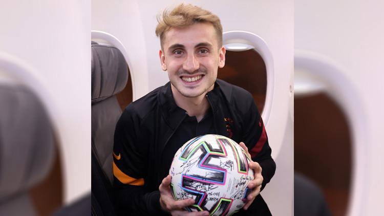 Galatasaray'da hat-trick yapan Kerem Aktürkoğlu maç topunu evinde götürdü