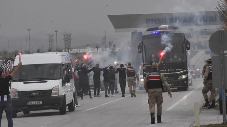 Lider Beşiktaş'a Sivas'a coşkulu karşılama