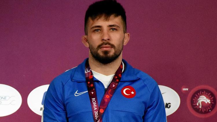 Son dakika: Süleyman Atlı Avrupa Güreş Şampiyonası'nda altın madalya kazandı