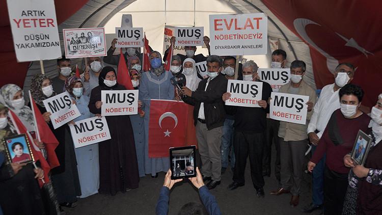 Diyarbakır ve Muş'taki evlat nöbetindeki ailelerden dayanışma mesajı