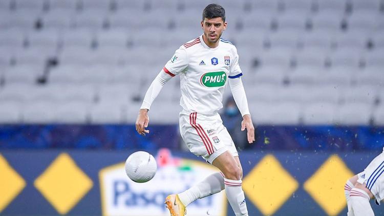 Lyon'da forma giyen ilk Türk futbolcu Cenk Özkacar