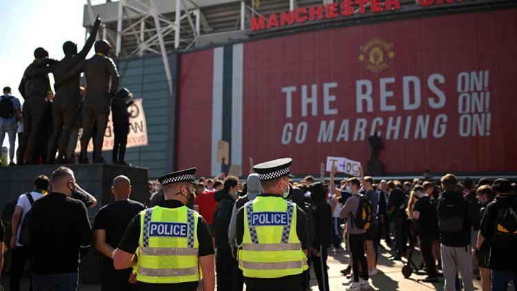 Manchester United taraftarından "Avrupa Süper Ligi" protestosu