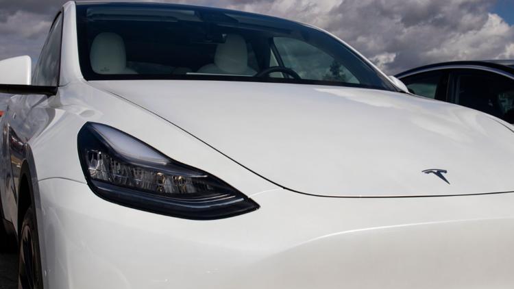 Tesla kazalarının sorumlusu otopilot mu dikkatsiz sürücüler mi?