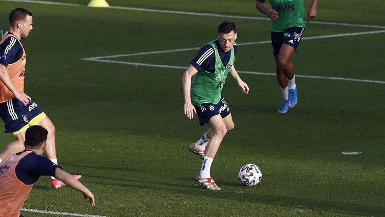 Fenerbahçe'de Mesut Özil, 56 gün sonra forma giyebilir