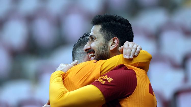 Emre Akbaba bunu ikinci defa yaptı! Galatasaray pes etmiyor...