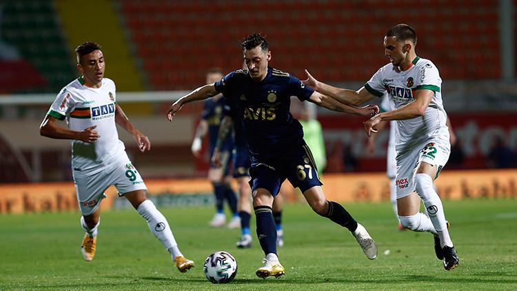 Fenerbahçe dört fil dört atla satranç oynamaya kalktı