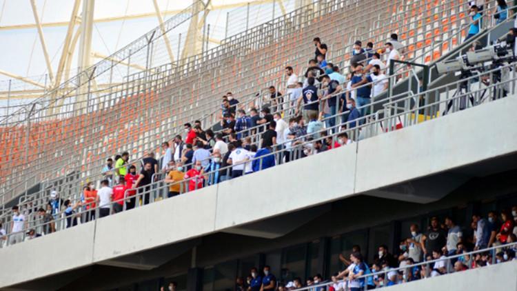 Adana Demirsporlu taraftarlar ’tam kapanma’ dinlemeyip stada akın ettiler