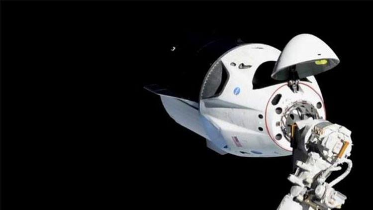 SpaceX'in 4 astronotu taşıyan kapsülü Dünya'ya döndü