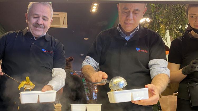 Hollanda’da Türkler ‘gönül sorfaları’ kuruyor