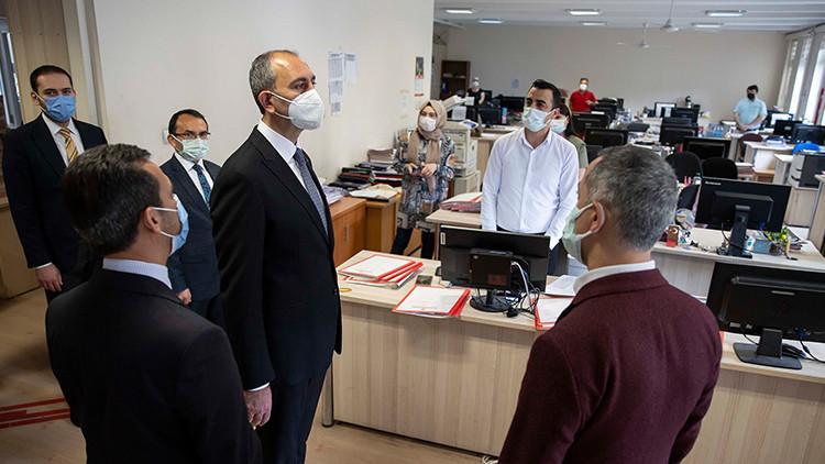 Adalet Bakanı Gül'den Ankara Adliyesi'ne ziyaret
