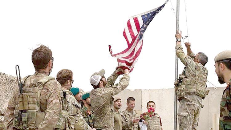 20 yıl sonra devir teslim! Amerikan bayrağı indi Afgan bayrağı çekildi