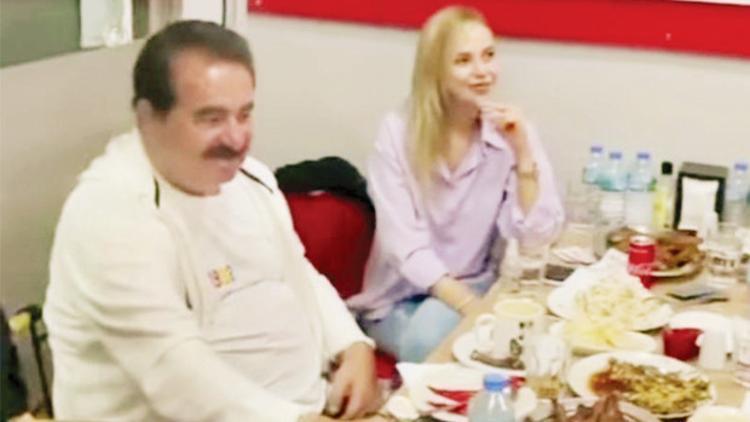 İbrahim Tatlıses yeni eşi ve ailesiyle iftar yaptı!