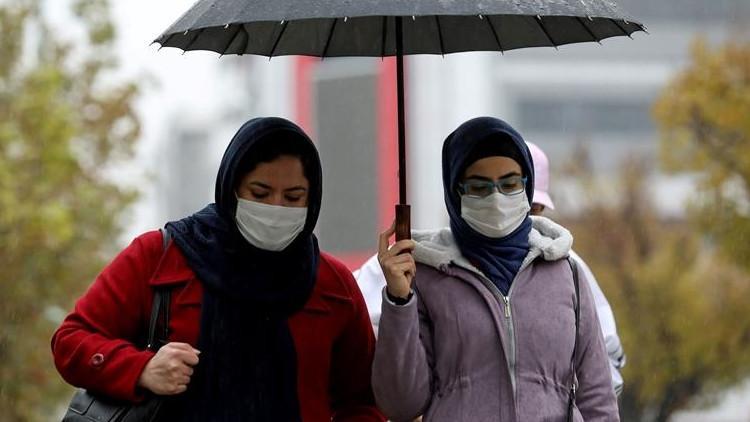 İran'da son 24 saatte 344 kişi Kovid-19'dan hayatını kaybetti