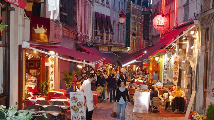 Belçika'da restoran ve kafeler açıldı