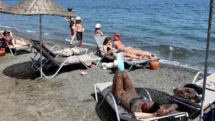 Marmaris'te turistler sahillere akın etti!