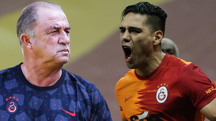 Galatasaray'da Fatih Terim ustalara sarıldı