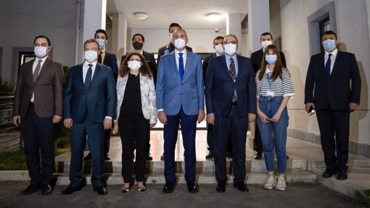 Bakan Gül, adliyede nöbetçi yargı mensubu ve personelle sahur yaptı
