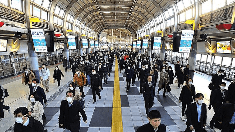 Japonya'da Kovid-19'a karşı uzayan OHAL sebebiyle Başbakan Suga özür diledi