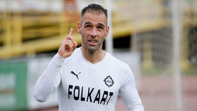 Altay'ın golcüsü Paixao üst üste üçüncü kez kral