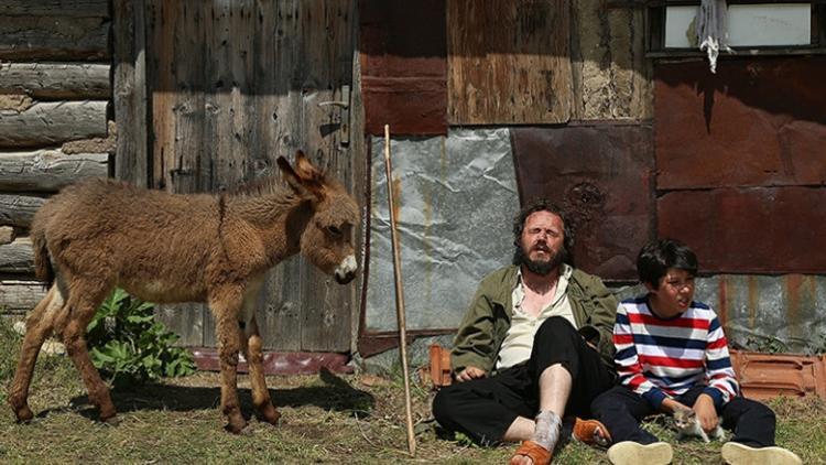 Yönetmen Murat Çeri'nin ilk filmi 'Bir Düş Gördüm' Nepal'den ödülle döndü